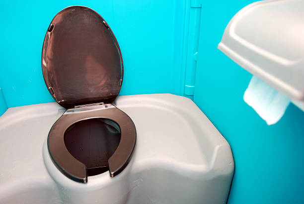 Best Porta potty delivery and setup  in Petersburg, IL